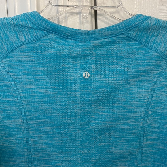 LULULEMON Run Swiftly Tech Long Sleeve in Surge Sz 10 - Picture 11 of 12